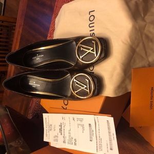 ******* SOLD*******Authentic LV Madeline Pump